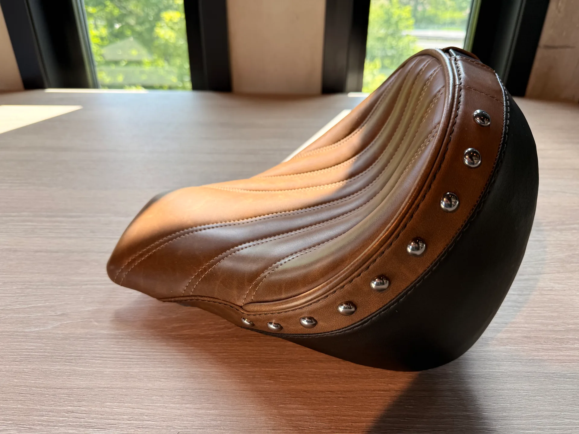 Classic Solo saddle, no heat for 2017-2024 Indian Scout Bobber